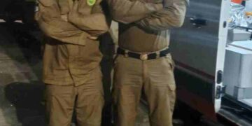Policiais Militares salvam homem de afogamento em ação heroica na cidade de Antonina