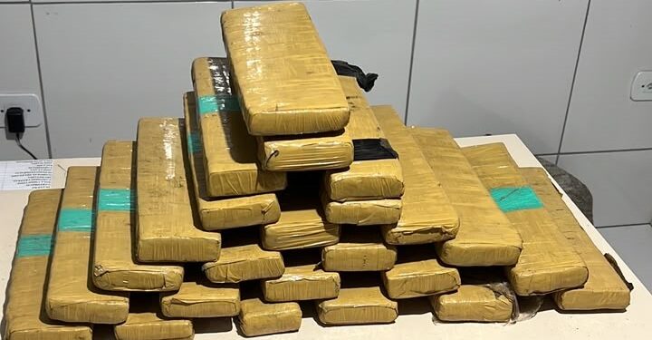 Homem é preso com mais de 18 quilos de maconha após tentar fugir da Polícia Militar em Antonina