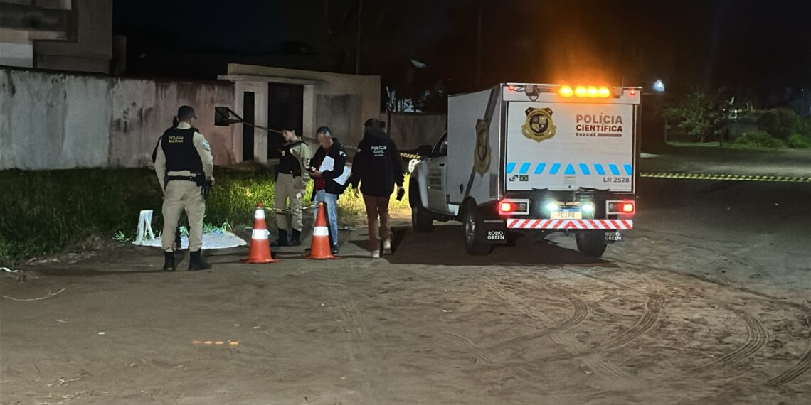 Rapaz é executado enquanto ia comprar lanche com a namorada em Guaratuba