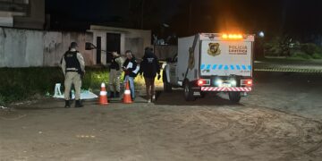 Rapaz é executado enquanto ia comprar lanche com a namorada em Guaratuba