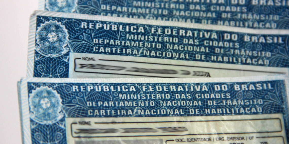 Agendamento de exames para emissão e renovação da CNH está suspenso temporariamente no Paraná
