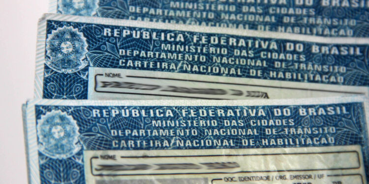 Agendamento de exames para emissão e renovação da CNH está suspenso temporariamente no Paraná