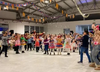 4º Arraiá do Rocio acontece neste sábado com bingo, danças, comidas típicas e show em Paranaguá