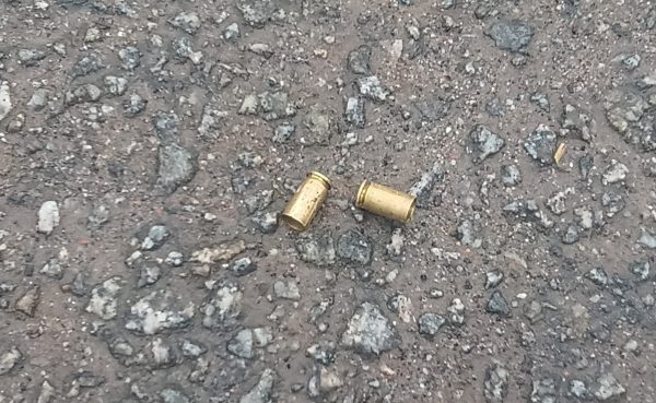 Mulher é ameaçada com arma e homem efetua dois disparos em frente à residência em Paranaguá