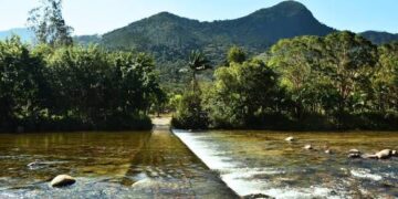 Jovem de 18 anos morre afogado em cachoeira de Guaratuba