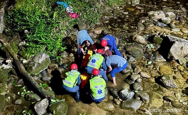 Jovem cai de ponte de 4 metros e é resgatado no Rio do Melo em Guaratuba