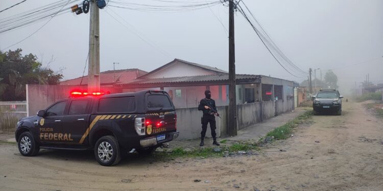 Com alvo no litoral, PF deflagra Operação Trama de Aço contra tráfico internacional de armas
