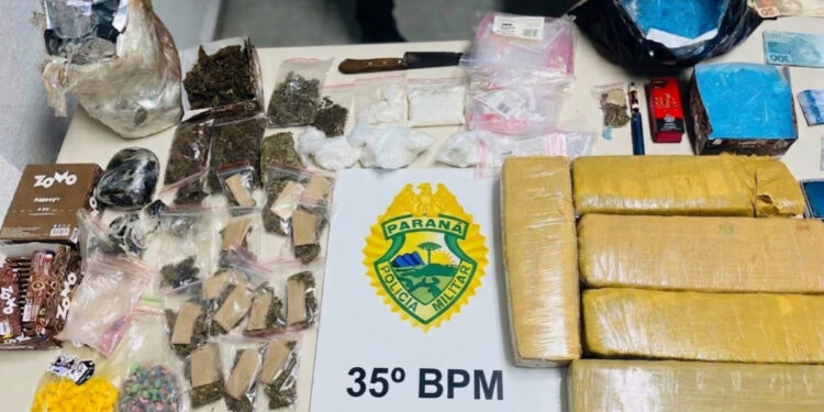 Cinco mandados, duas prisões e grande apreensão de drogas marcam operação em Guaratuba
