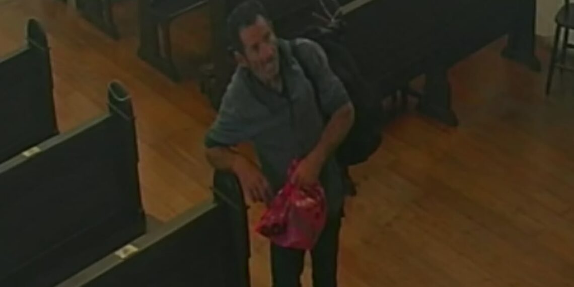 Homem invade santuário, se benze e furta imagem em Paranaguá