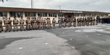 9º Batalhão da PMPR celebra 172 anos da Polícia Militar com homenagem a policiais em Paranaguá
