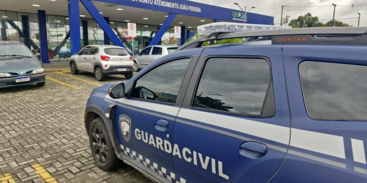 Idosa é presa após mandado de prisão ser confirmado dentro de UPA em Paranaguá