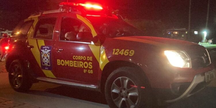 Mulher é detida por populares por suspeita de incêndio em residência em Paranaguá