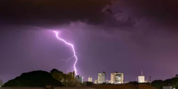 Guaraqueçaba registra mais de 150 raios durante temporal desta segunda-feira (23)
