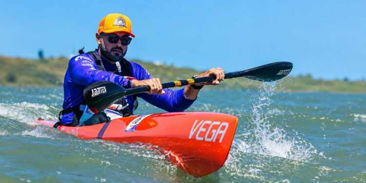 Parnanguara conquista medalha de prata na Copa do Mundo de Canoagem Oceânica