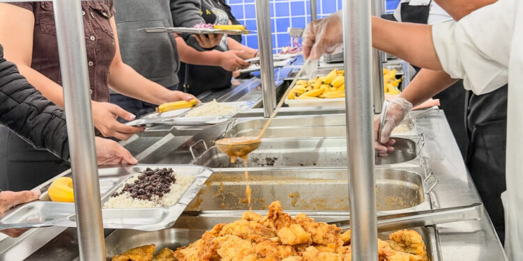 Unidades do Restaurante Popular de Paranaguá servem mais de 32 mil refeições por mês