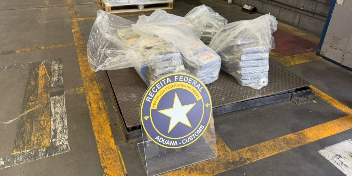 Receita Federal apreende quase 100 quilos de cocaína escondidos em roletes metálicos em Paranaguá
