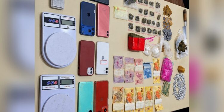 GCM apreende maconha, cocaína, crack e ecstasy durante abordagem em Pontal do Paraná