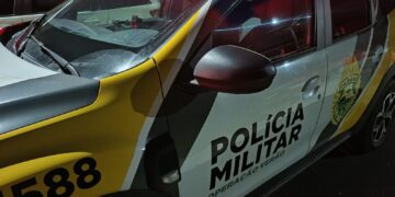 Homens encapuzados descem de Vectra e abrem fogo contra grupo em Paranaguá
