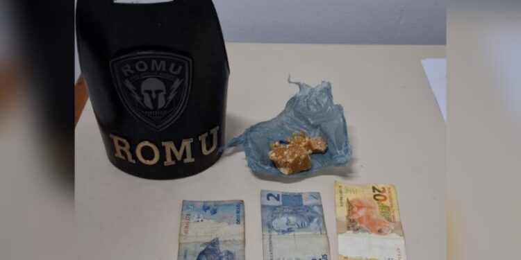 Denúncia de perturbação do sossego acaba em apreensão de adolescente com crack em Paranaguá