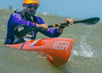 Parnanguara conquista medalha de prata na Copa do Mundo de Canoagem Oceânica