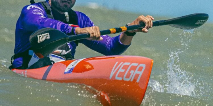 Parnanguara conquista medalha de prata na Copa do Mundo de Canoagem Oceânica