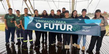 Paranaguá Saneamento mobiliza voluntários e ajuda a retirar mais de 260 quilos de resíduos em ação conjunta na Rua da Praia
