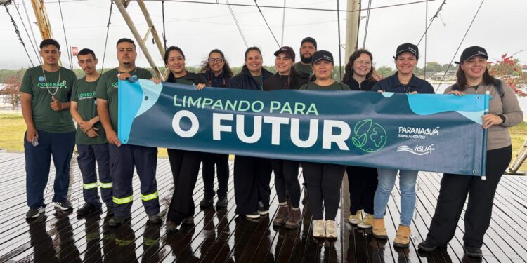 Paranaguá Saneamento mobiliza voluntários e ajuda a retirar mais de 260 quilos de resíduos em ação conjunta na Rua da Praia