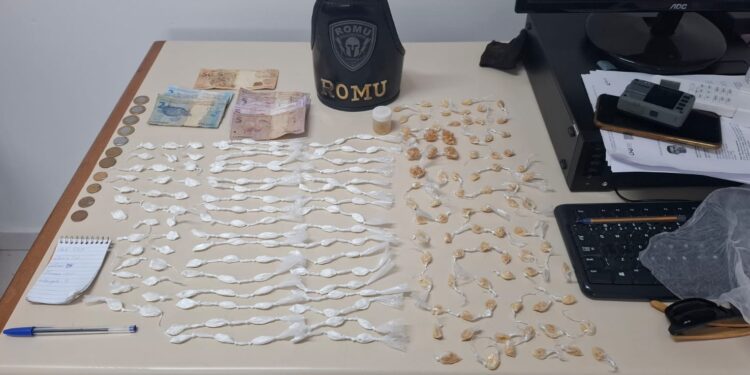Homem é preso com mais de 200 porções de cocaína e crack na Ilha dos Valadares