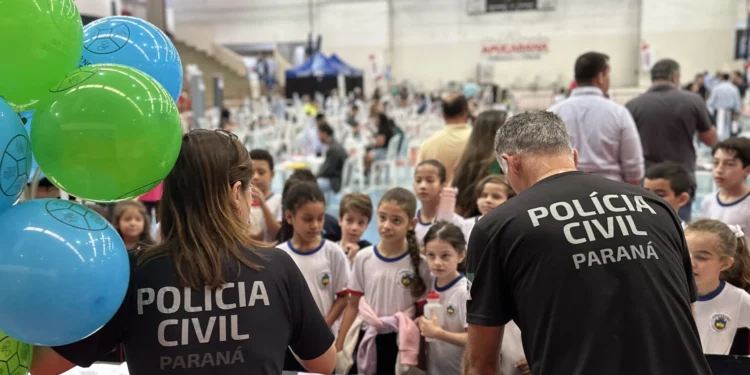 PCPR na Comunidade leva serviços de polícia judiciária às ilhas de Guaraqueçaba