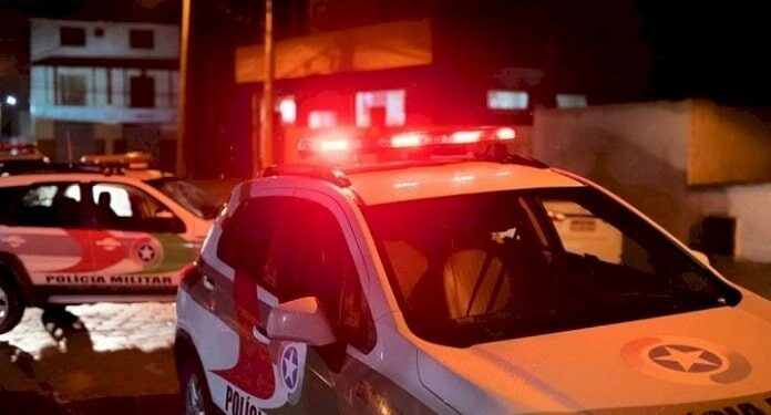 Perseguição a carro com alerta de roubo termina em confronto e três mortes na BR-376