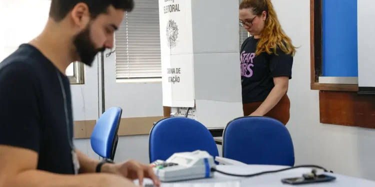 Eleitor que faltou ao primeiro turno pode votar no segundo em todo Brasil