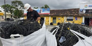 Pontal do Paraná registra retirada de 800 quilos de fiação obsoleta na PR-412