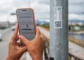 Ilha dos Valadares recebe QR Code em mais de mil pontos de iluminação pública