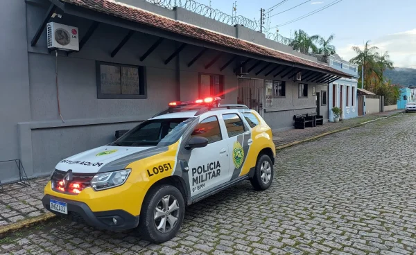 Homem é preso após ameaçar irmã que segurava recém-nascido em Antonina