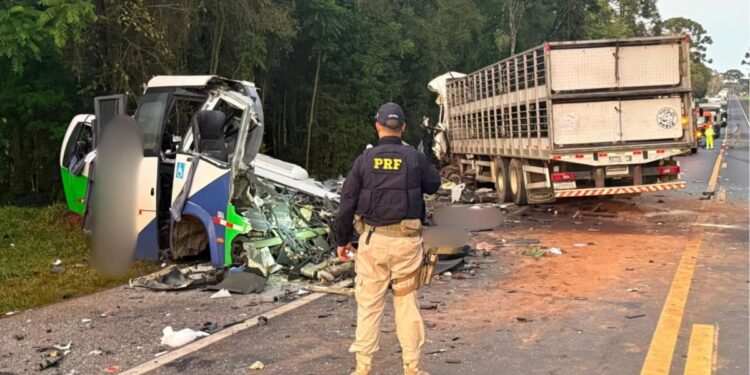 PCPR aponta que acidente que matou 23 teve excesso de velocidade e possível distração