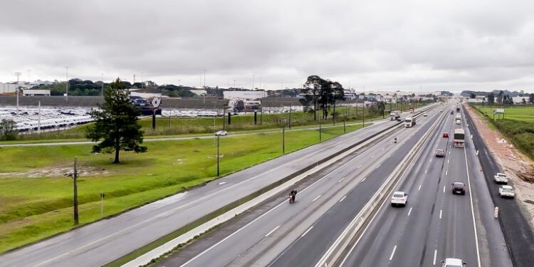 Terceira faixa da BR-277 sentido litoral será liberada para o feriado nacional