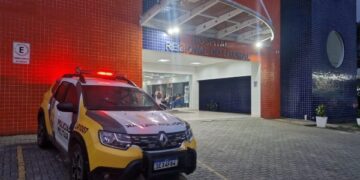 Adolescente é baleado após ataque em ponto de ônibus em Paranaguá