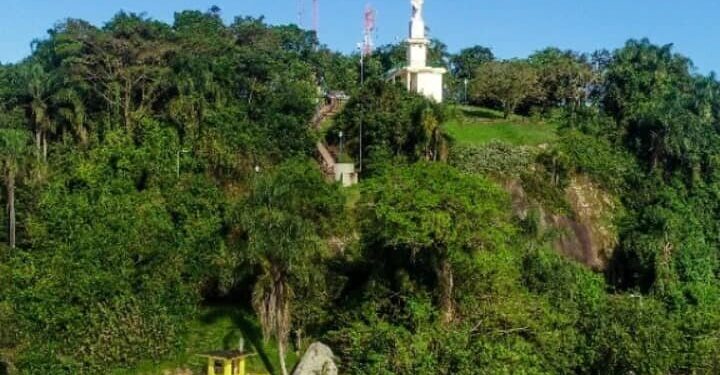 Acesso ao Morro do Cristo em Guaratuba segue interditado por risco de acidentes