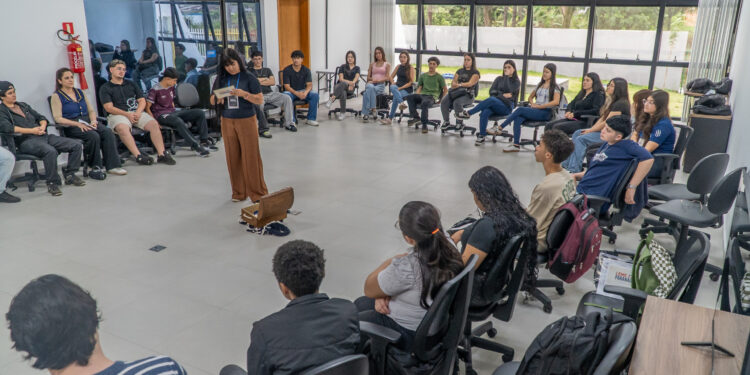 Projeto Leme prepara jovens de Paranaguá para oportunidades no setor portuário