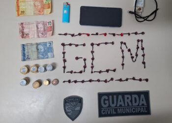 Mulher é presa por tráfico de drogas após ser flagrada com 59 pedras de crack em Paranaguá