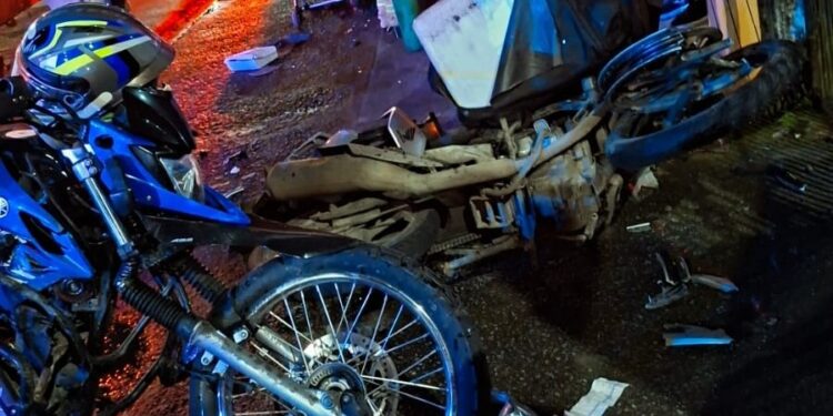 Colisão entre duas motos deixa dois homens feridos em Paranaguá; um está em estado gravíssimo