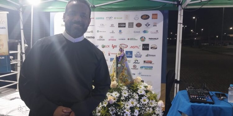Padre Dirson Gonçalves lança três livros sobre a devoção a Nossa Senhora do Rocio