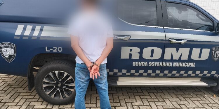 Homem é preso após ameaçar colocar fogo em casa e agredir bebê em Paranaguá