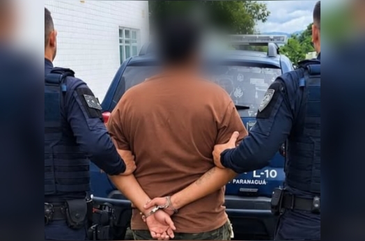 Homem furta perfumes, é perseguido por funcionária e acaba preso em Paranaguá